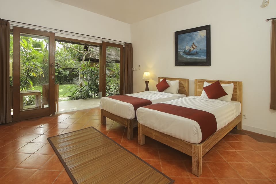 Superior Suite, 1 Bedroom, Kitchenette, Garden View | Desk, soundproofing, iron/ironing board, free WiFi
