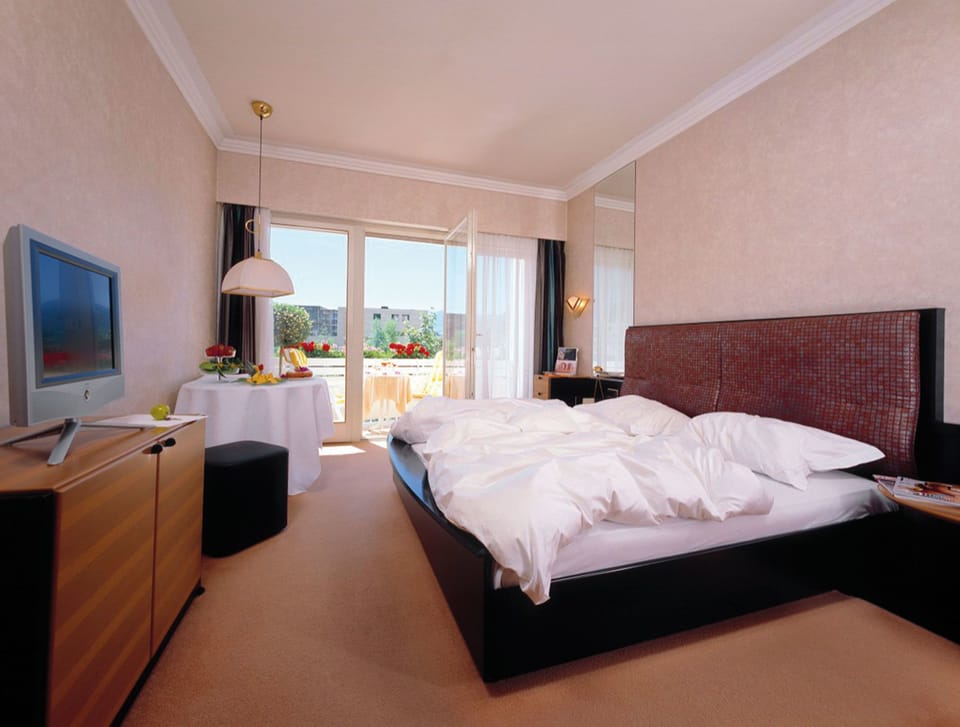 Classic Double Room, Balcony | Premium bedding, minibar, in-room safe, desk