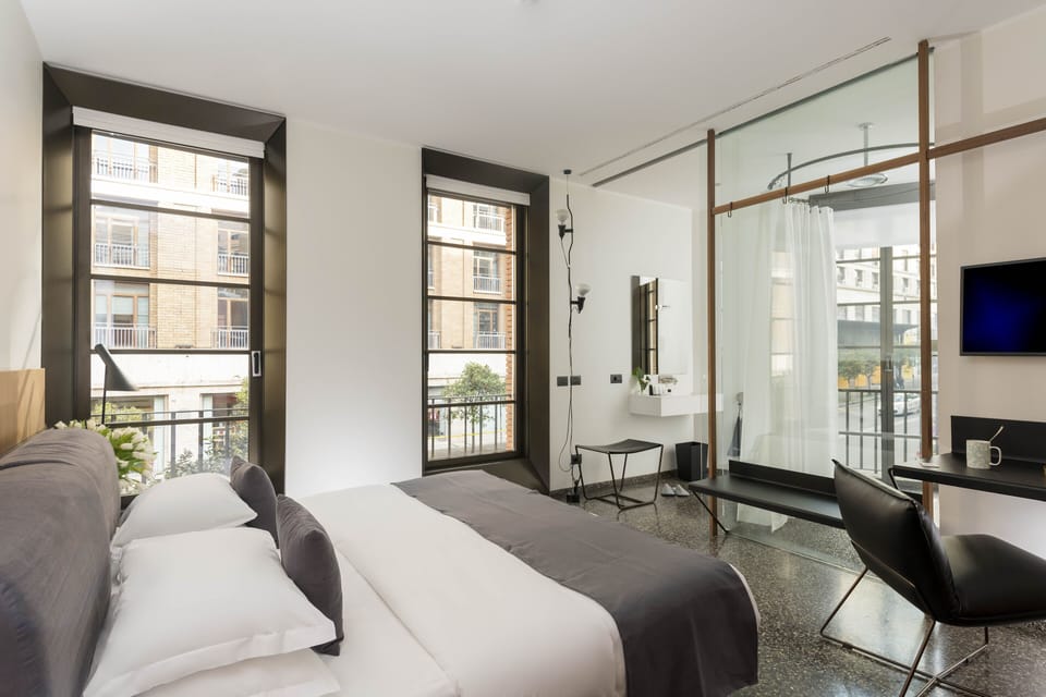 Deluxe Double or Twin Room, City View | In-room safe, desk, blackout drapes, soundproofing