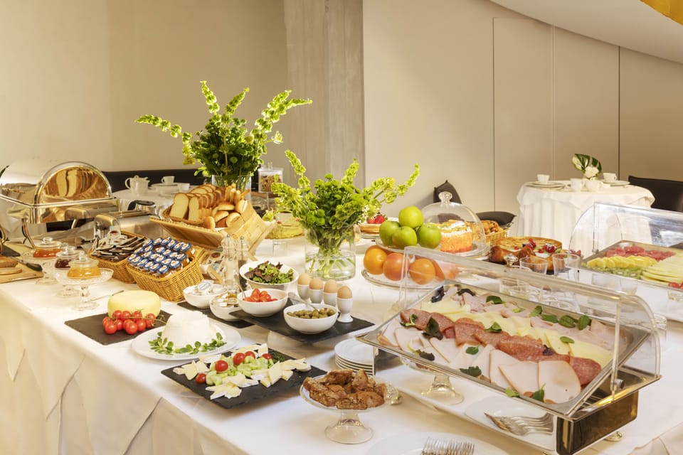 Daily buffet breakfast for a fee