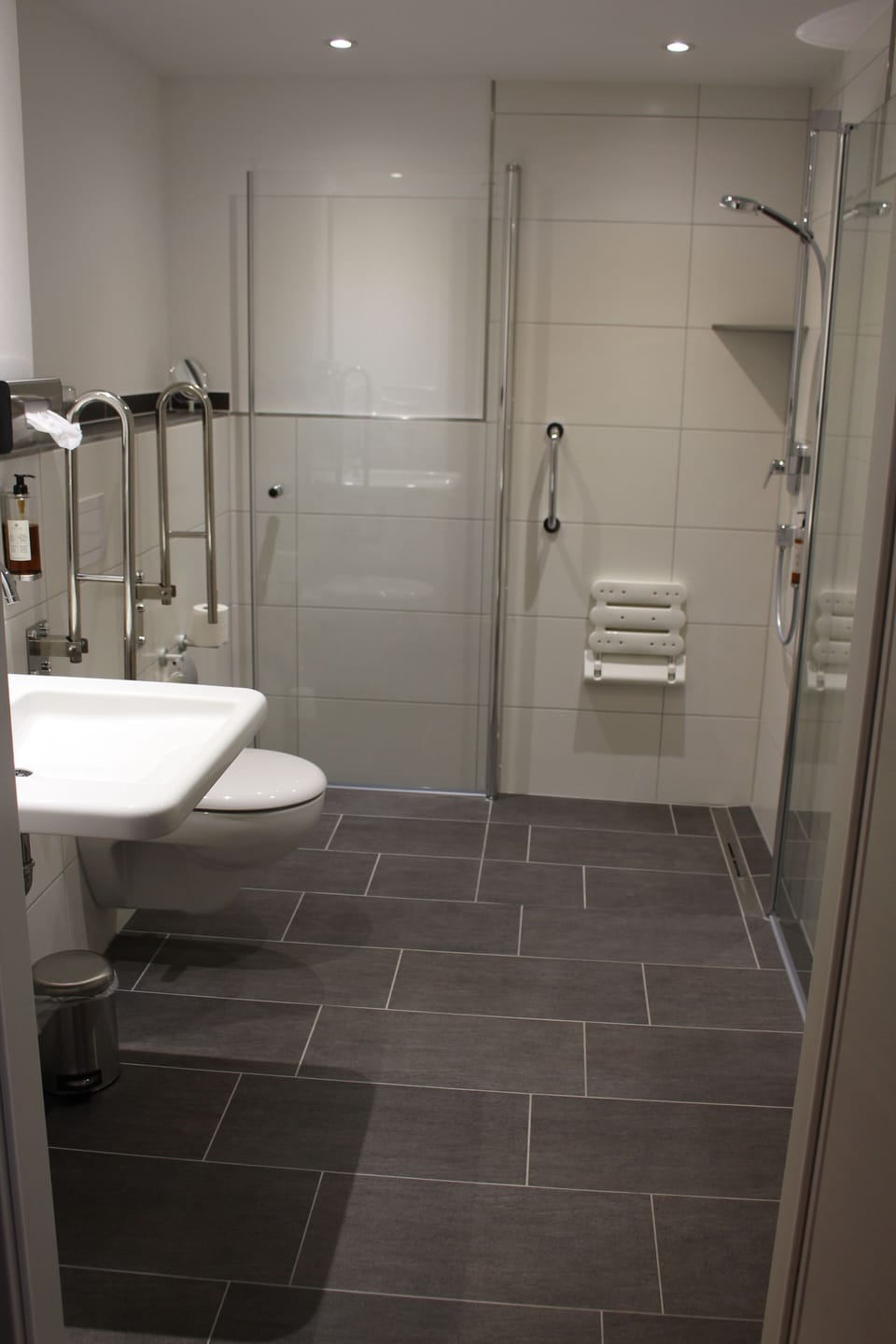 Comfort Double Room, Accessible | Bathroom | Shower, free toiletries, hair dryer