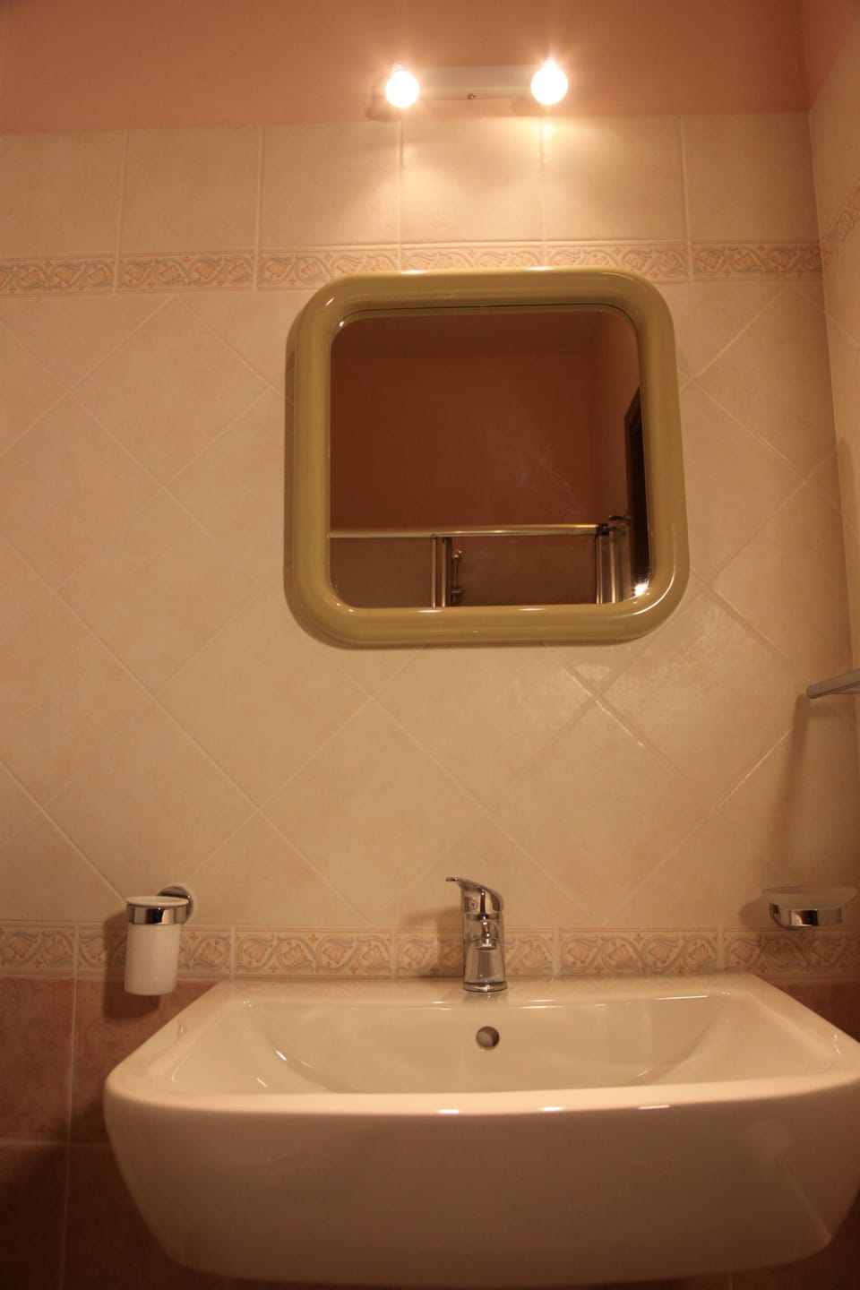 Apartment | Bathroom | Shower, free toiletries, hair dryer, bidet