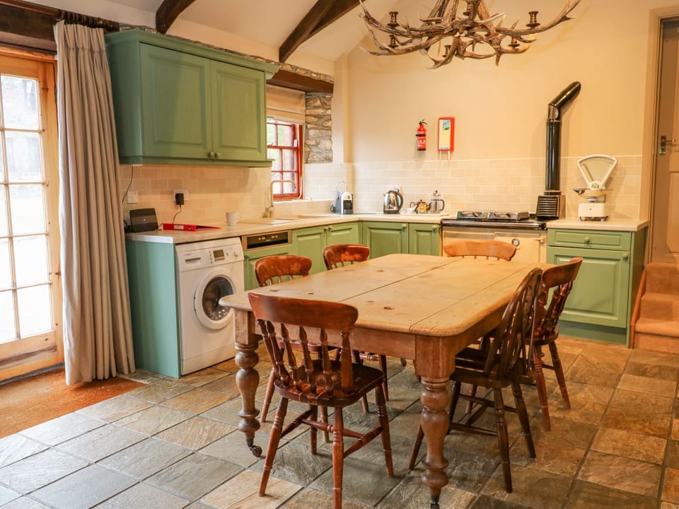 Cottage | Dining