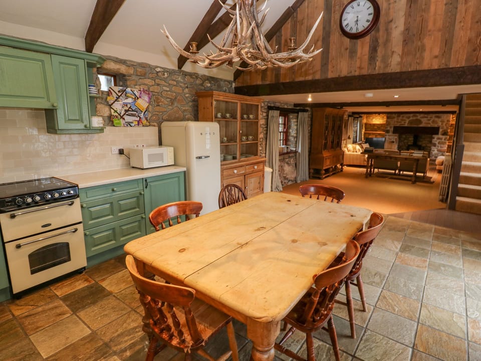 Cottage | Dining