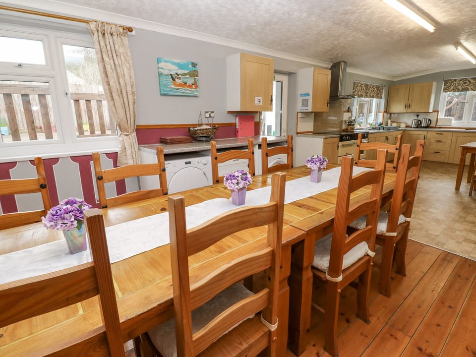 Cottage | Dining