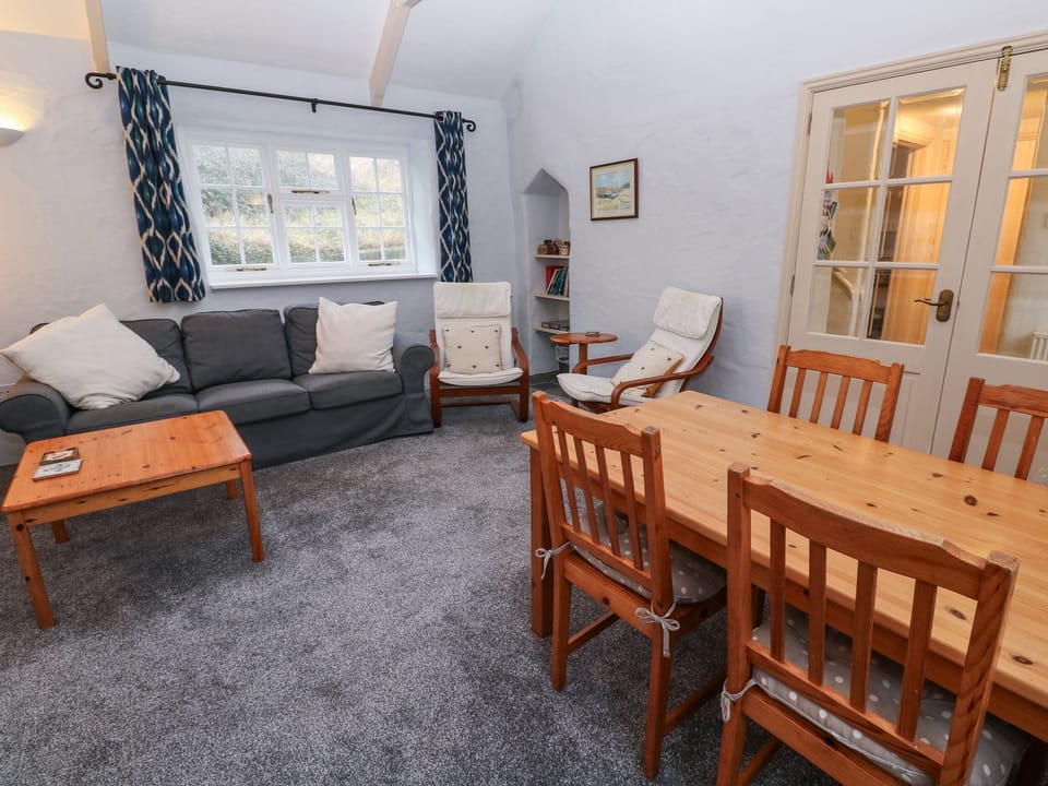 Cottage | Dining