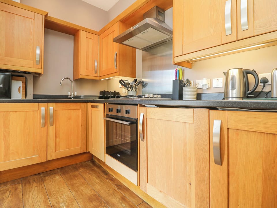 Cottage | Private kitchen | Fridge, microwave, dishwasher, highchair