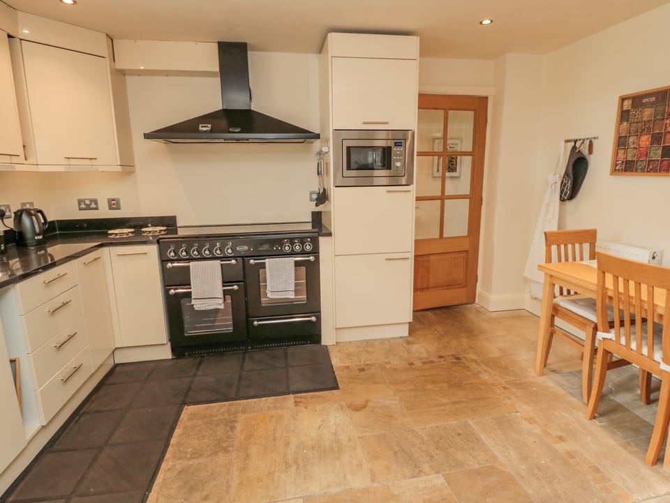 Cottage | Interior
