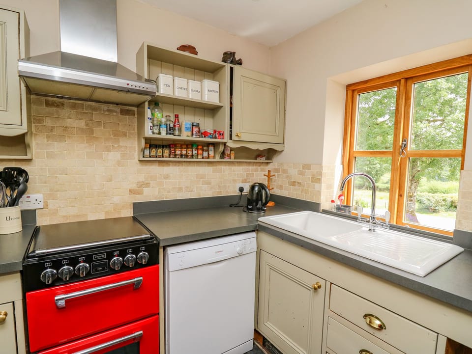 Cottage | Private kitchen | Stovetop, dishwasher, highchair, cookware/dishes/utensils