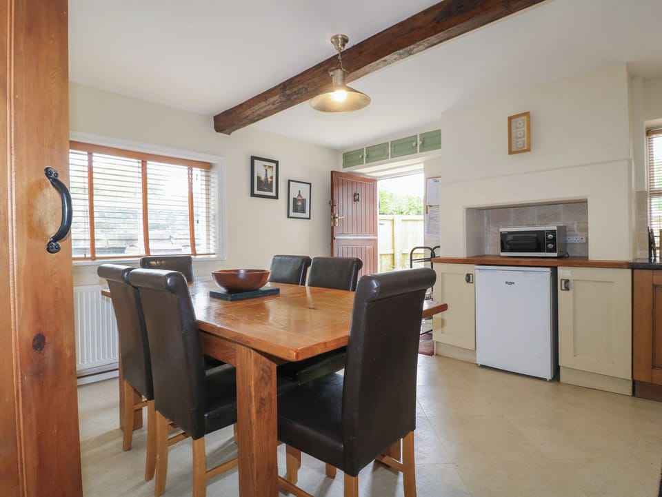 Cottage | Dining