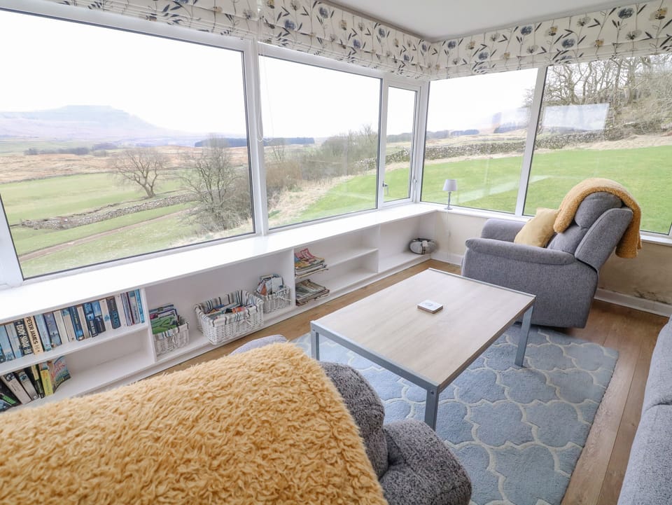 Cottage | Living area | TV