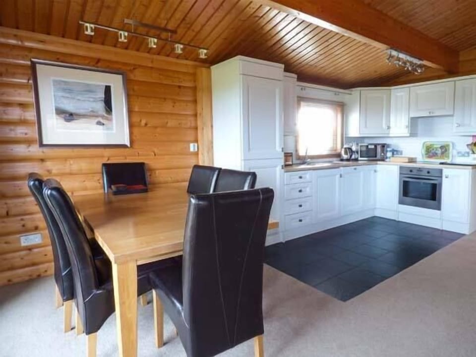 Cottage | Private kitchen | Stovetop, dishwasher, highchair, cookware/dishes/utensils