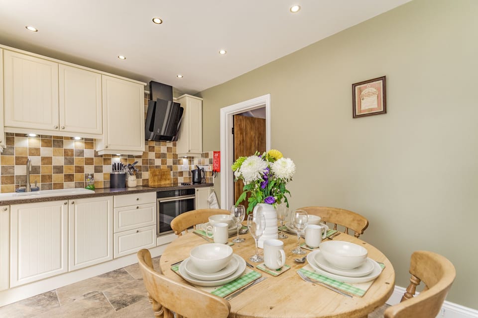 Cottage | Dining