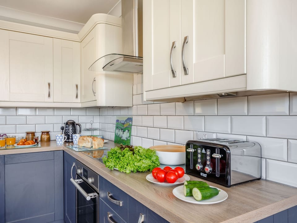 Cottage | Private kitchen | Fridge, microwave, stovetop, dishwasher