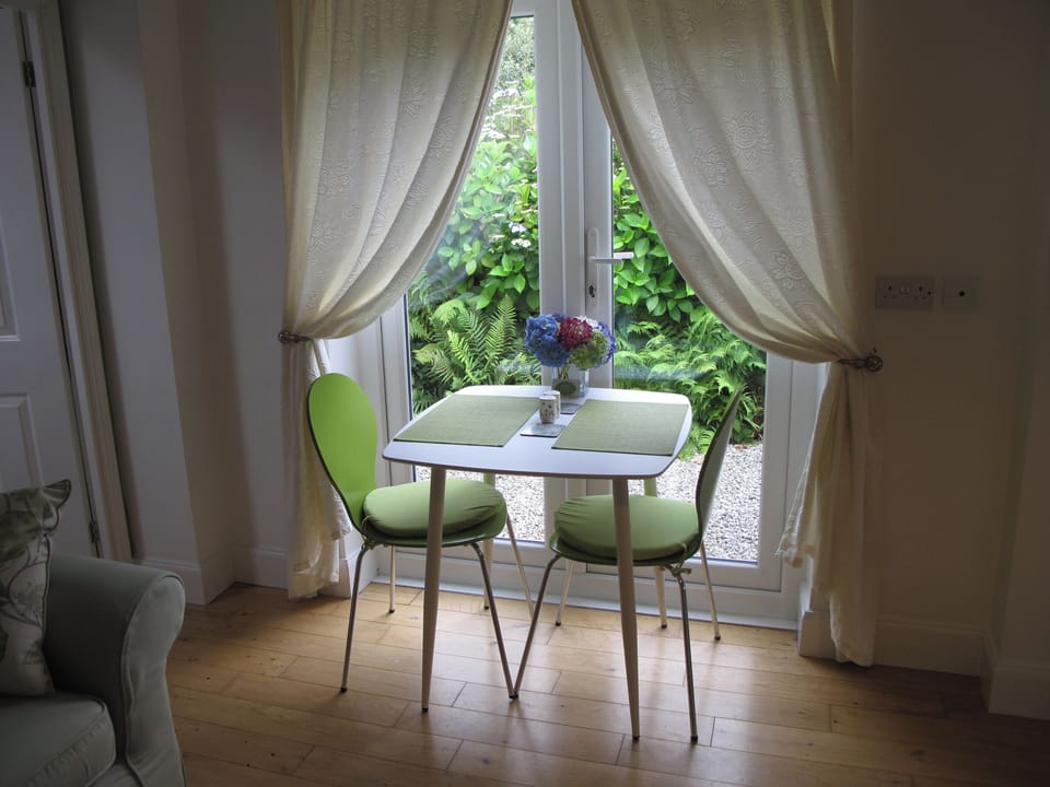 Cottage | Dining
