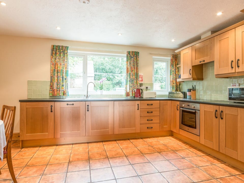 Cottage | Private kitchen | Dishwasher, highchair, cookware/dishes/utensils