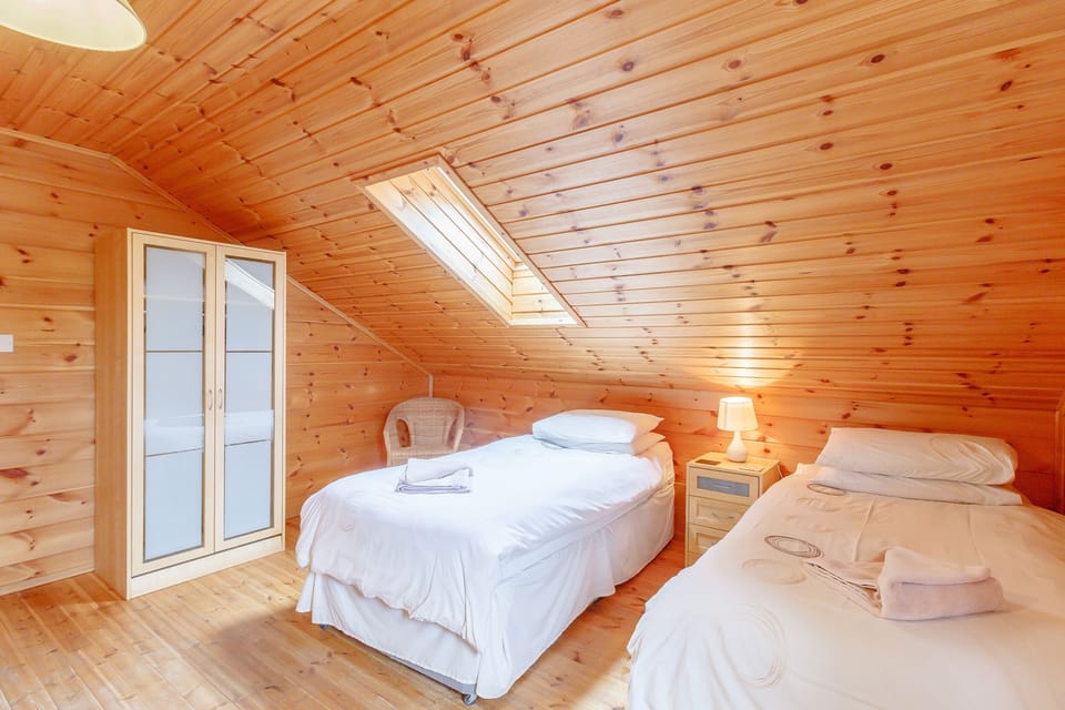 Cottage | 4 bedrooms, individually decorated, individually furnished, free WiFi