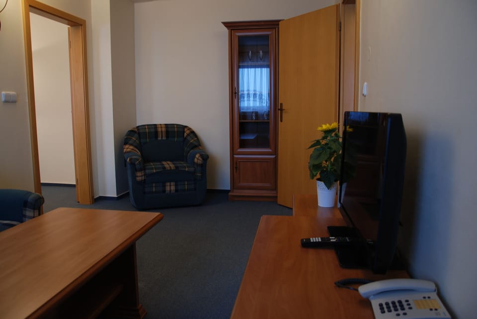 Comfort Suite | In-room safe, desk, blackout drapes, cribs (surcharge)