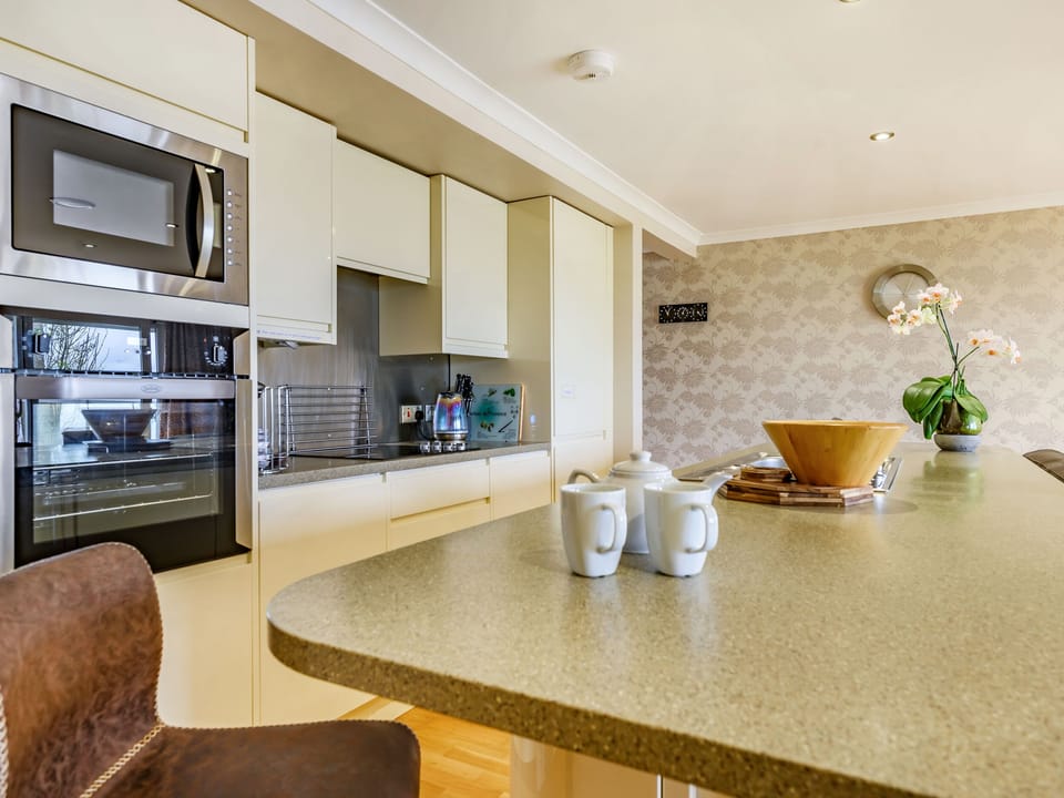 Cottage | Private kitchen | Fridge, microwave, stovetop, dishwasher