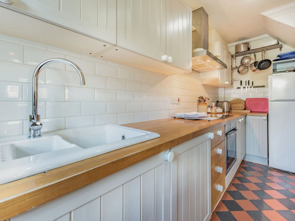 Cottage | Private kitchen | Fridge, dishwasher, highchair, cookware/dishes/utensils