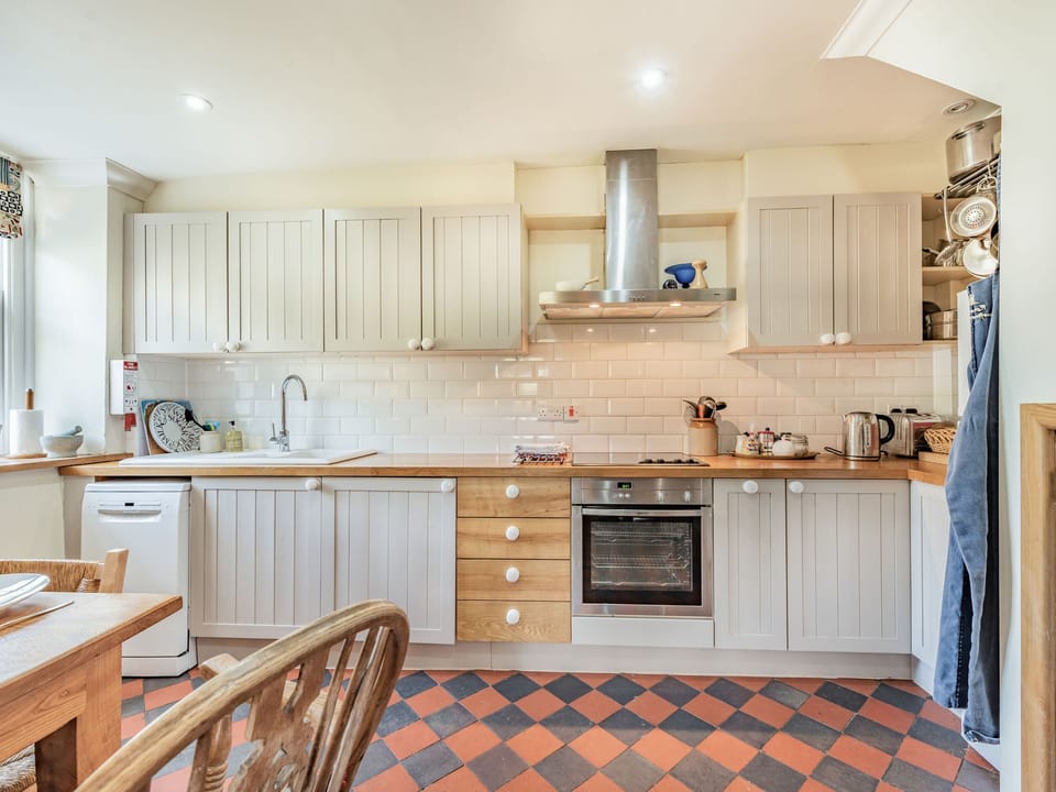 Cottage | Private kitchen | Fridge, dishwasher, highchair, cookware/dishes/utensils