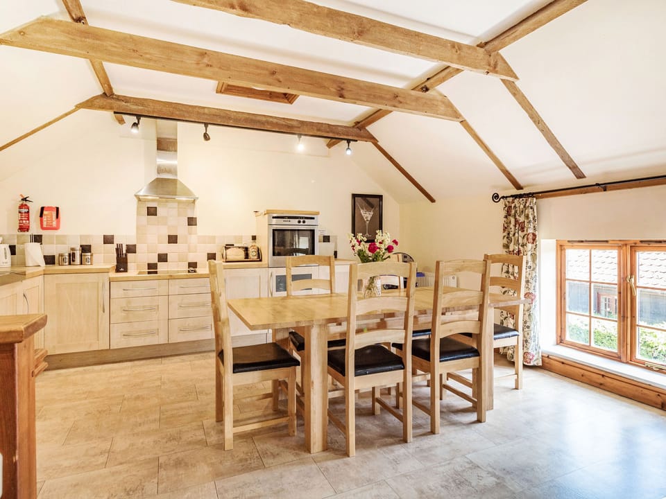 Cottage | Private kitchen | Fridge, microwave, stovetop, dishwasher