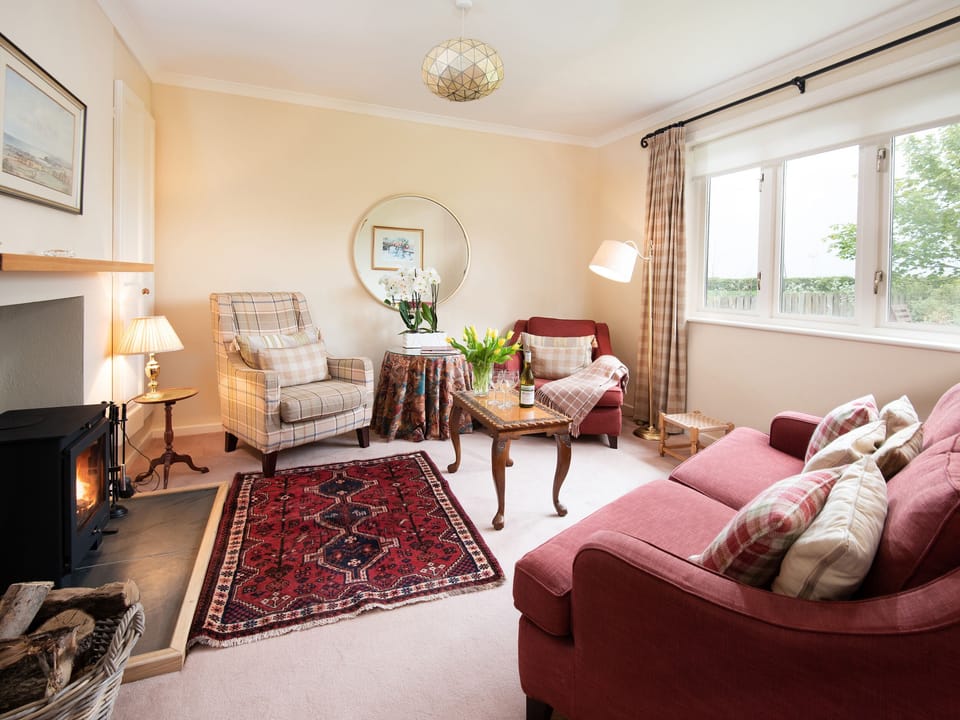 Cottage | 2 bedrooms, individually decorated, individually furnished