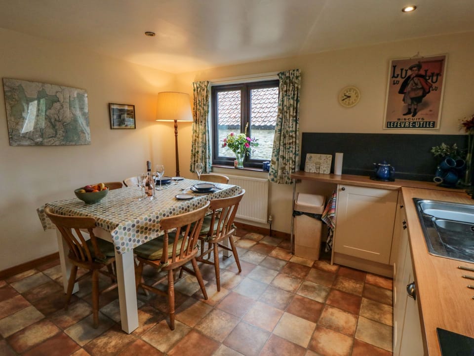 Cottage | Private kitchen | Fridge, stovetop, dishwasher, highchair