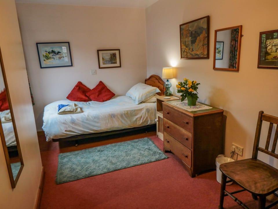 Cottage | 3 bedrooms, WiFi (free), individually decorated, individually furnished