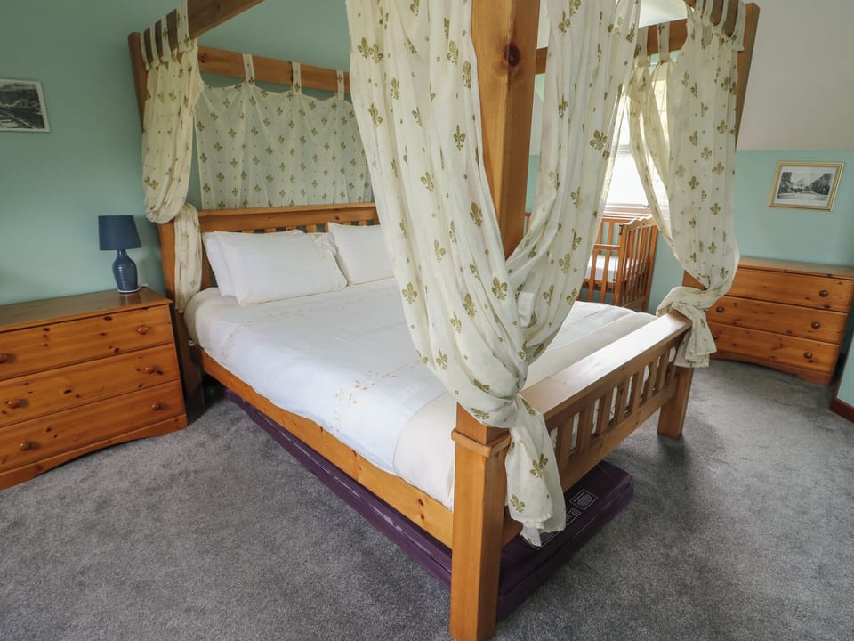 Cottage | Interior