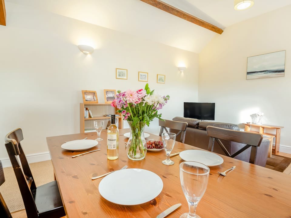 Cottage | Dining
