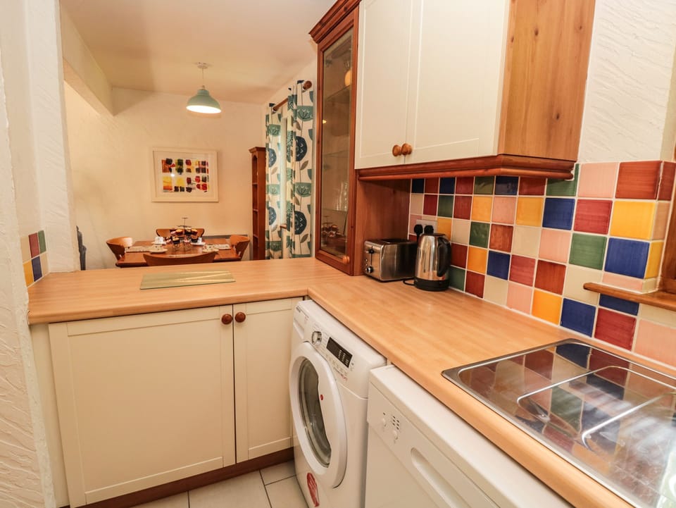 Cottage | Private kitchen | Stovetop, dishwasher, highchair, cookware/dishes/utensils