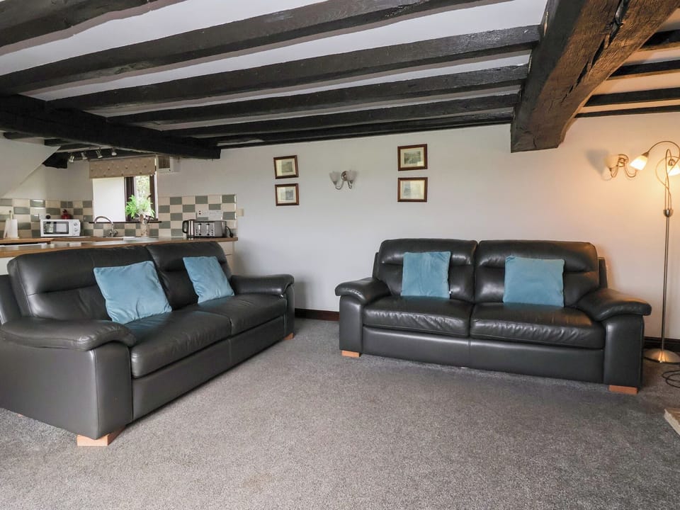 Cottage | Living area | TV