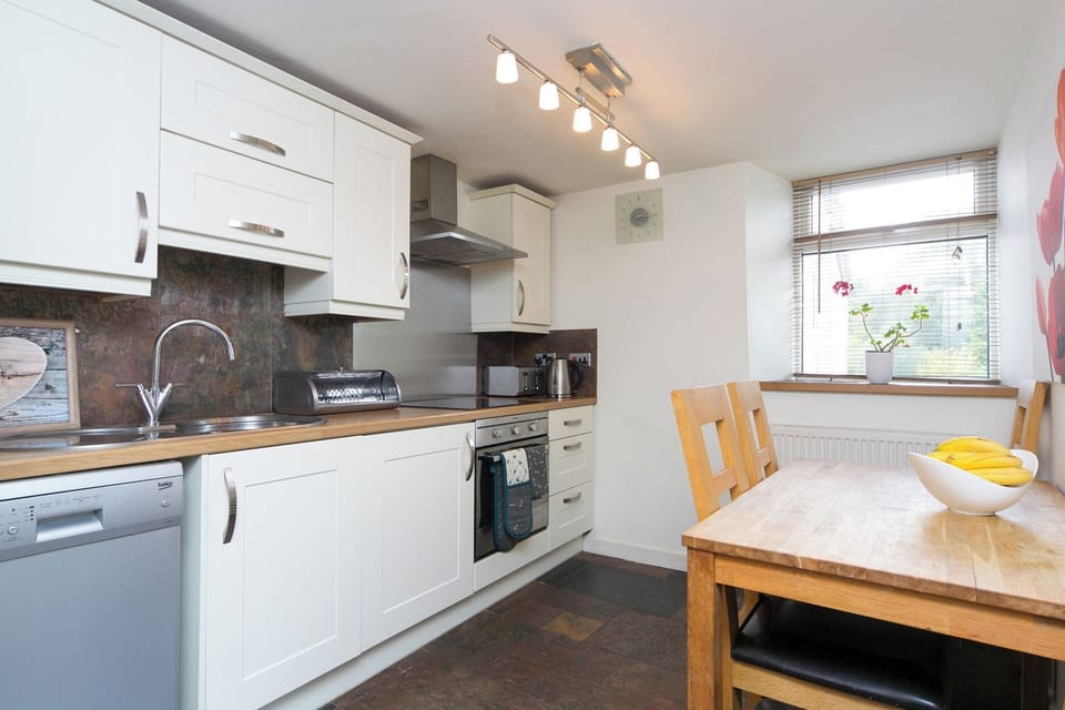 Cottage | Private kitchen | Stovetop, dishwasher, highchair, cookware/dishes/utensils