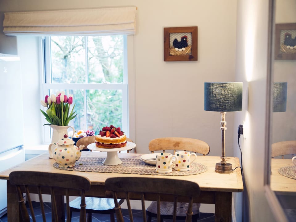 Cottage | Private kitchen | Dishwasher, highchair, cookware/dishes/utensils