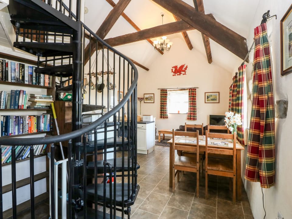 Cottage | Interior