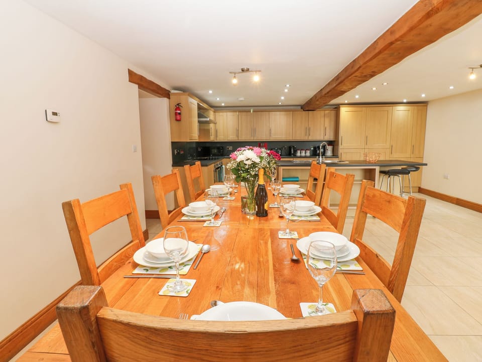 Cottage | Dining