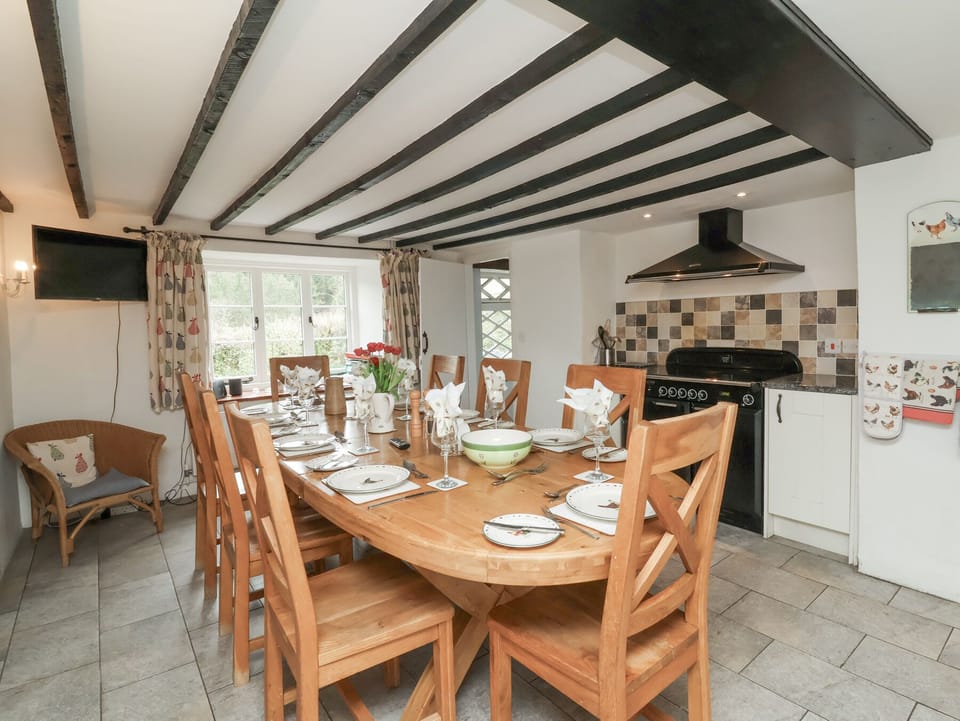 Cottage | Dining