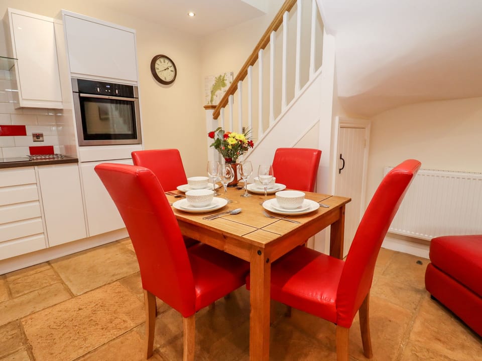 Cottage | Dining