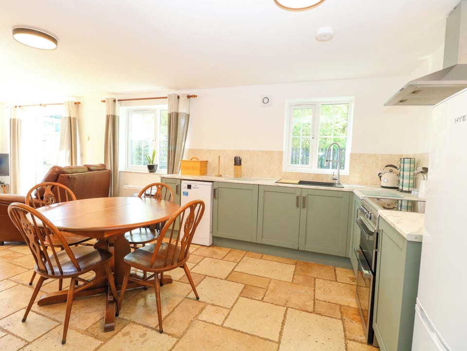 Cottage | Private kitchen | Stovetop, dishwasher, highchair, cookware/dishes/utensils