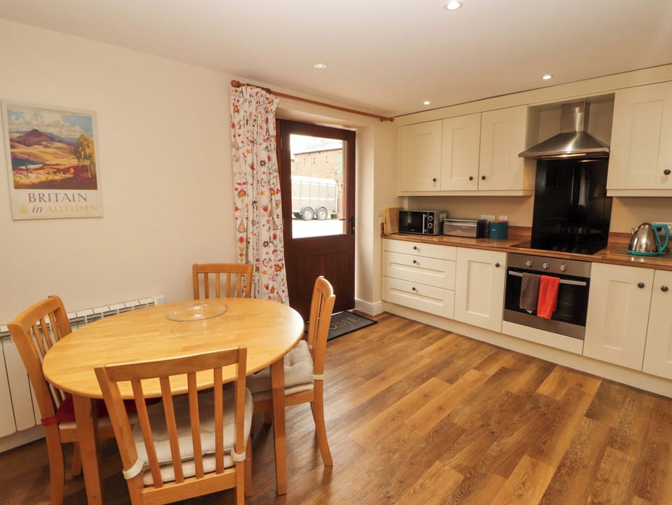 Cottage | Dining