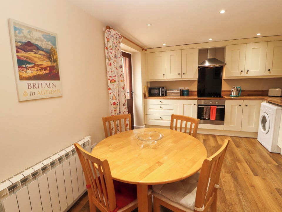 Cottage | Dining