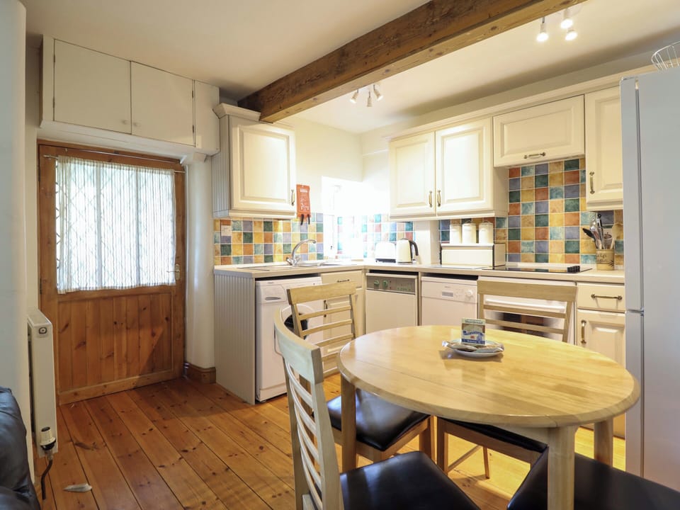 Cottage | Private kitchen | Dishwasher, highchair, cookware/dishes/utensils