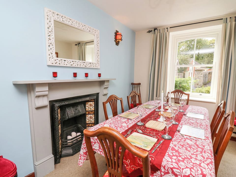Cottage | Dining