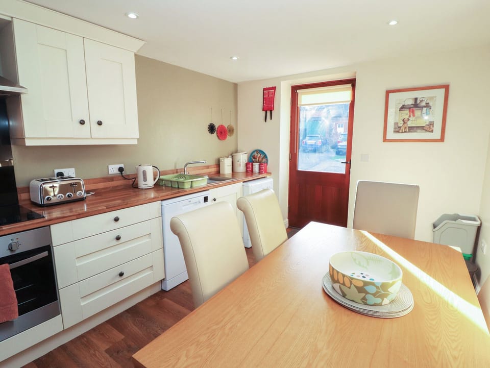Fridge, stovetop, dishwasher, highchair