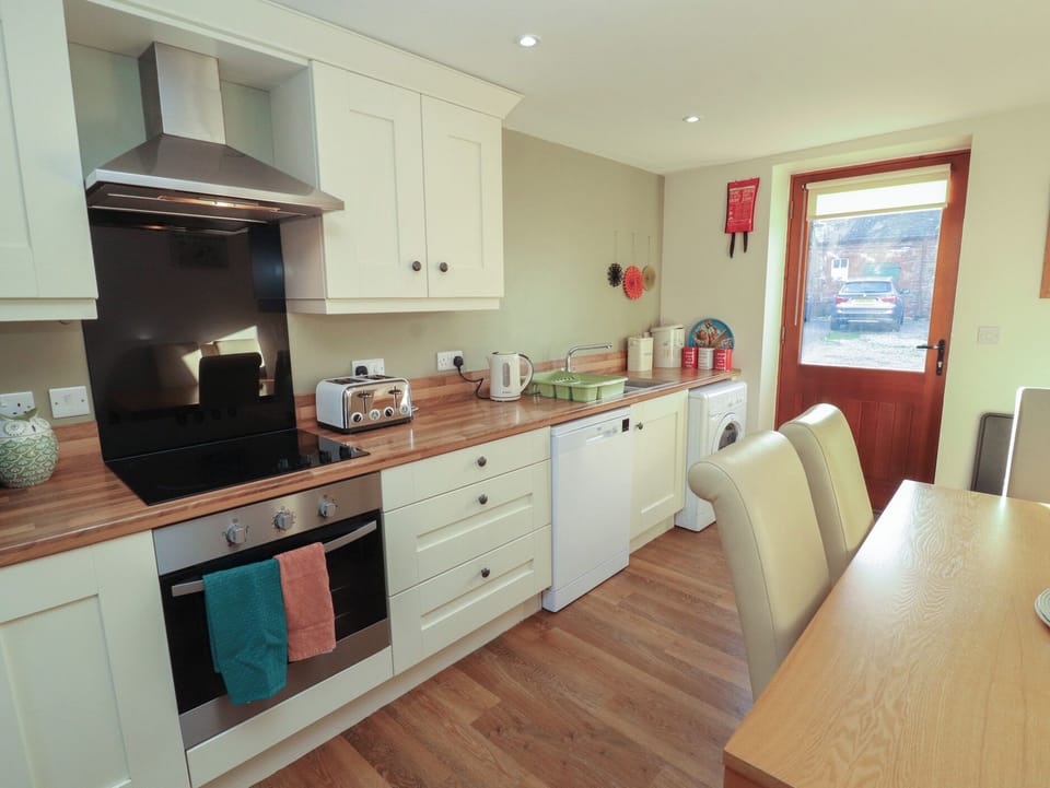 Fridge, stovetop, dishwasher, highchair
