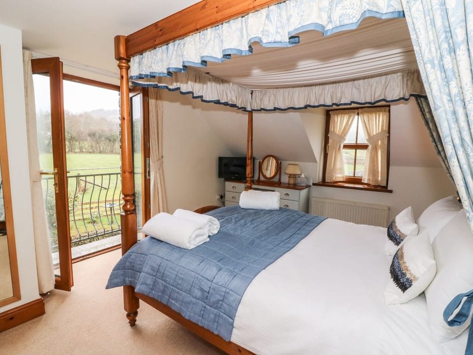 Cottage | 3 bedrooms, individually decorated, individually furnished, free WiFi