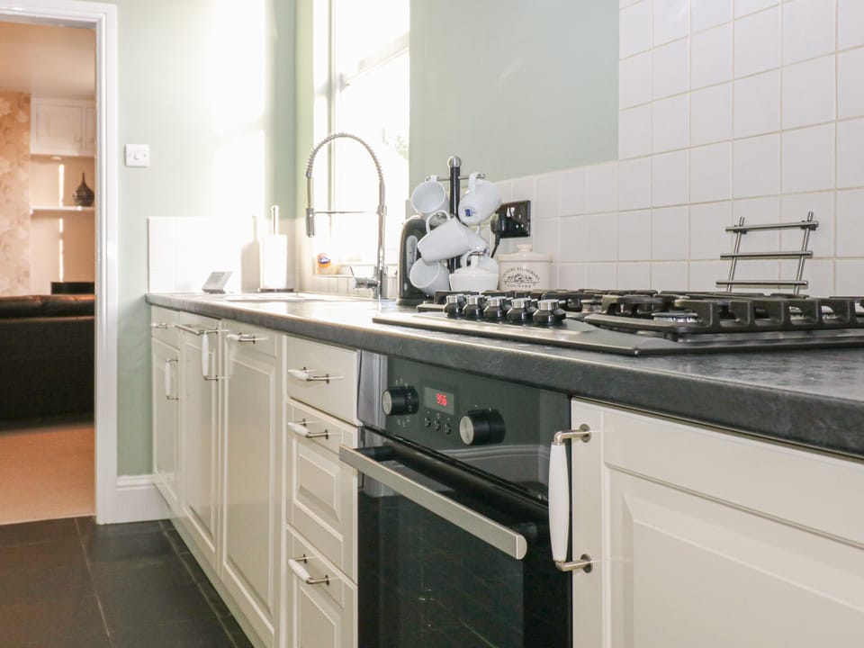 Cottage | Private kitchen | Fridge, microwave, stovetop, dishwasher