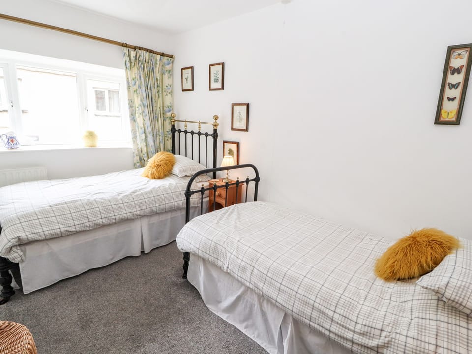 Cottage | 2 bedrooms, individually decorated, individually furnished, free WiFi