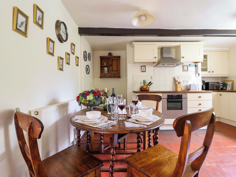 Cottage | Dining